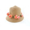 chapeau de soleil orné de jolies fleurs roses